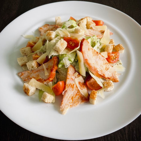 Салат "Цезарь с курицей"