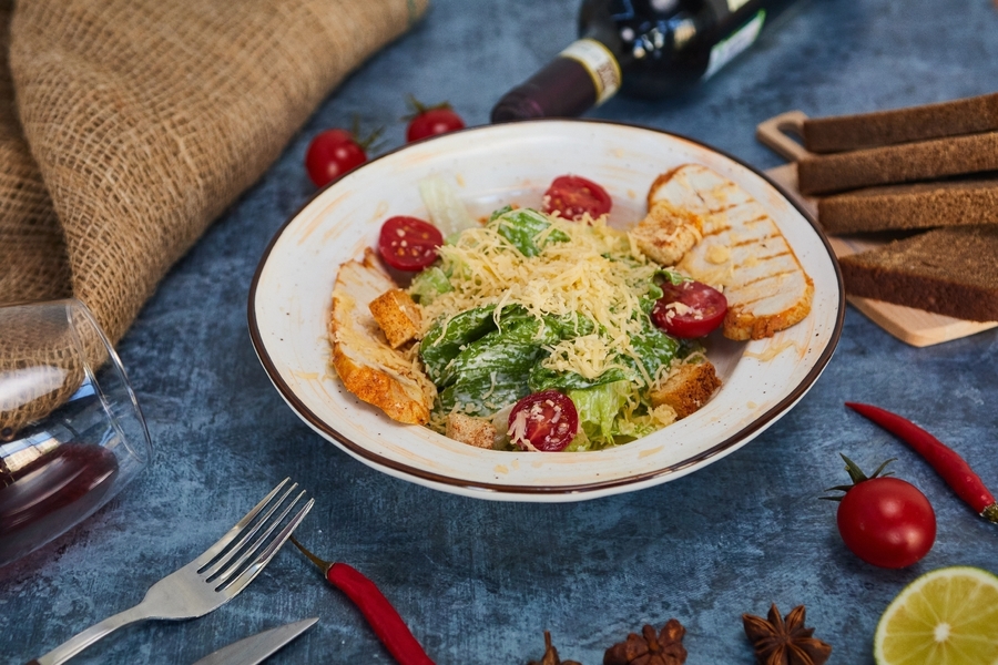 Цезарь с курицей