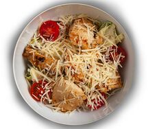Салат Цезарь с курицей