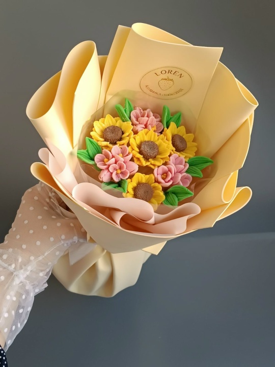 Букет из шоколадных цветов