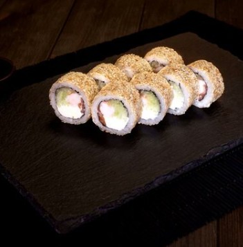 Сливочный ролл с лососем и креветкой