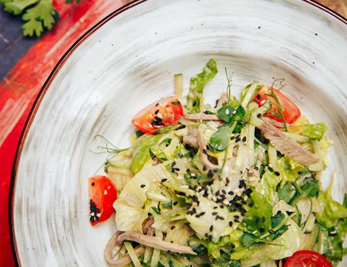 Салат с языком с ореховым соусом