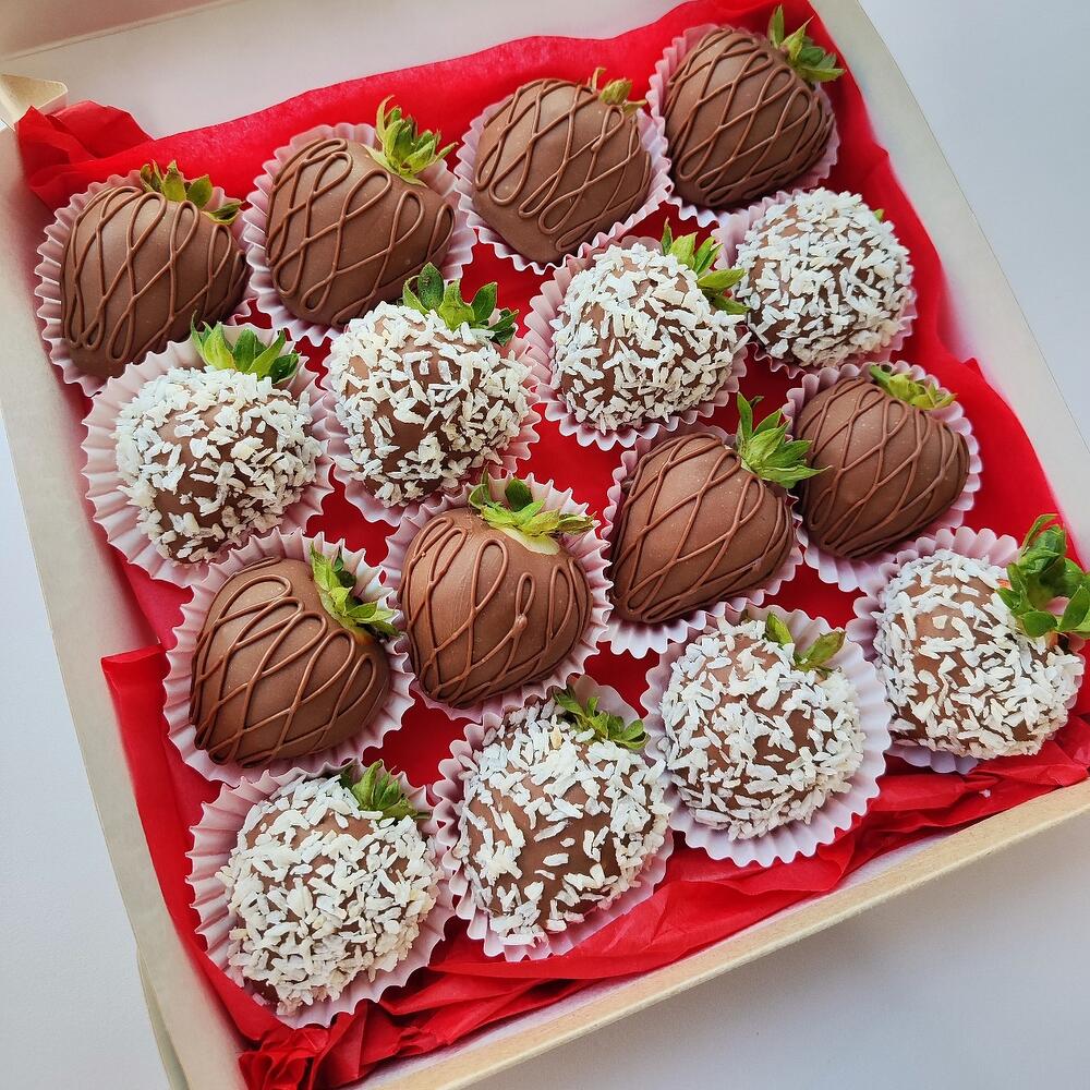 Клубника в шоколаде "Кокосовое наслаждение"