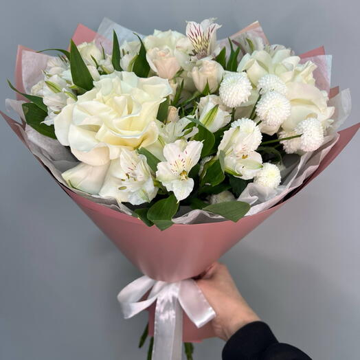 Букет с розой и альстромерией