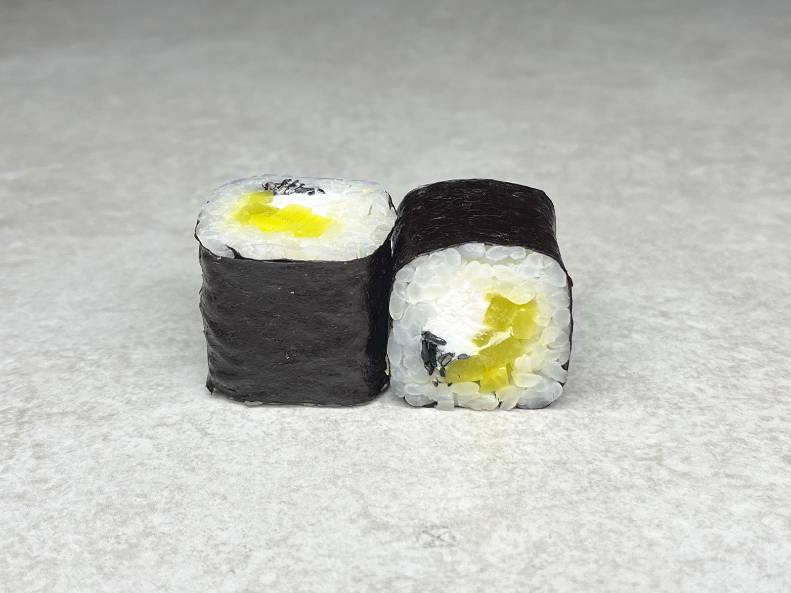 Ролл с такуаном