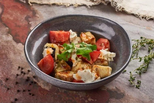 Салат с хрустящими баклажанами