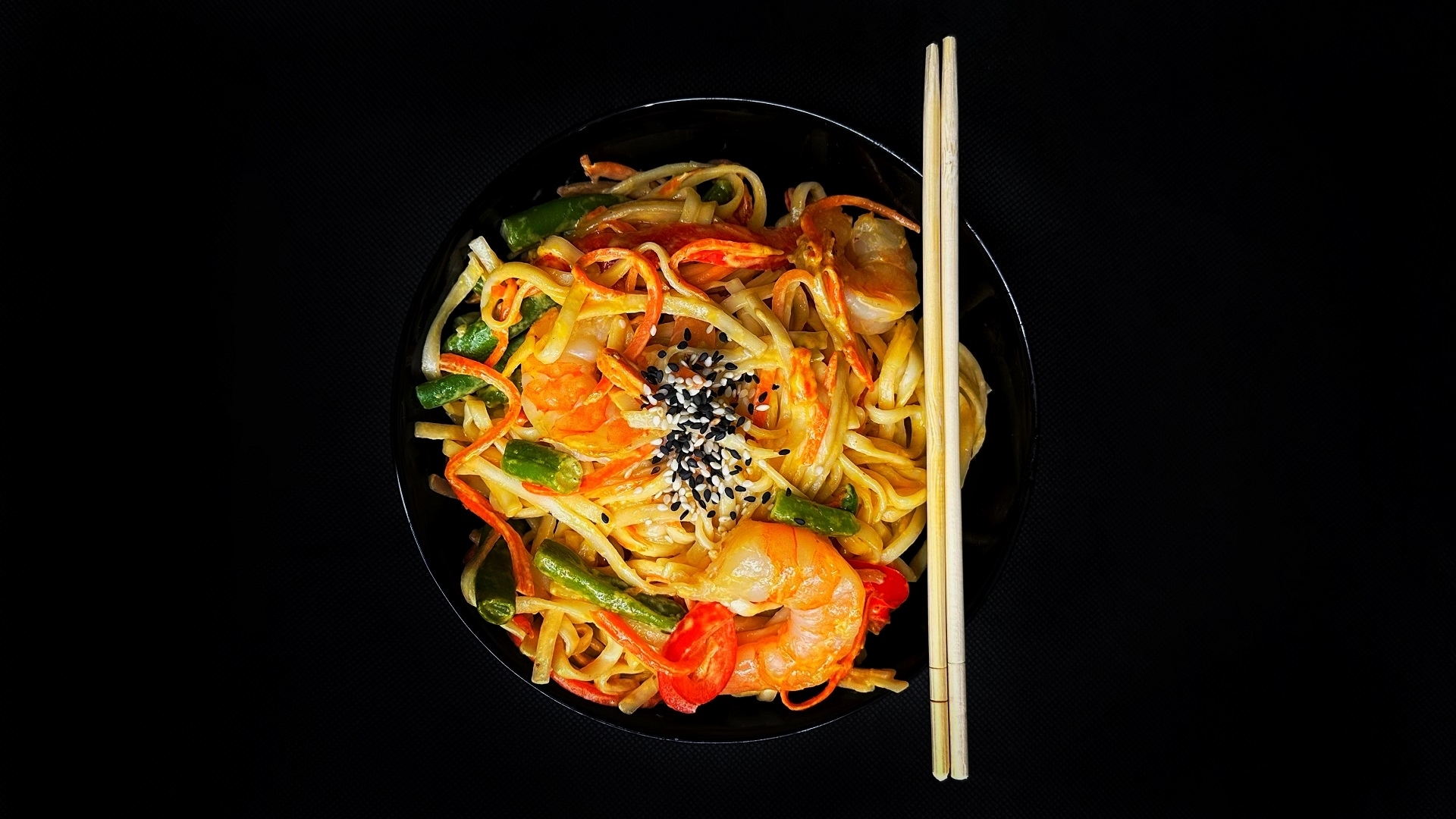 Удон-WOK с креветками в сливочном соусе.