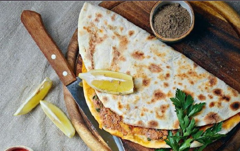 Ламаджо с сыром