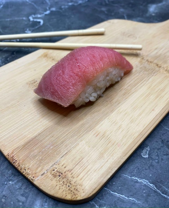 Суши с тунцом