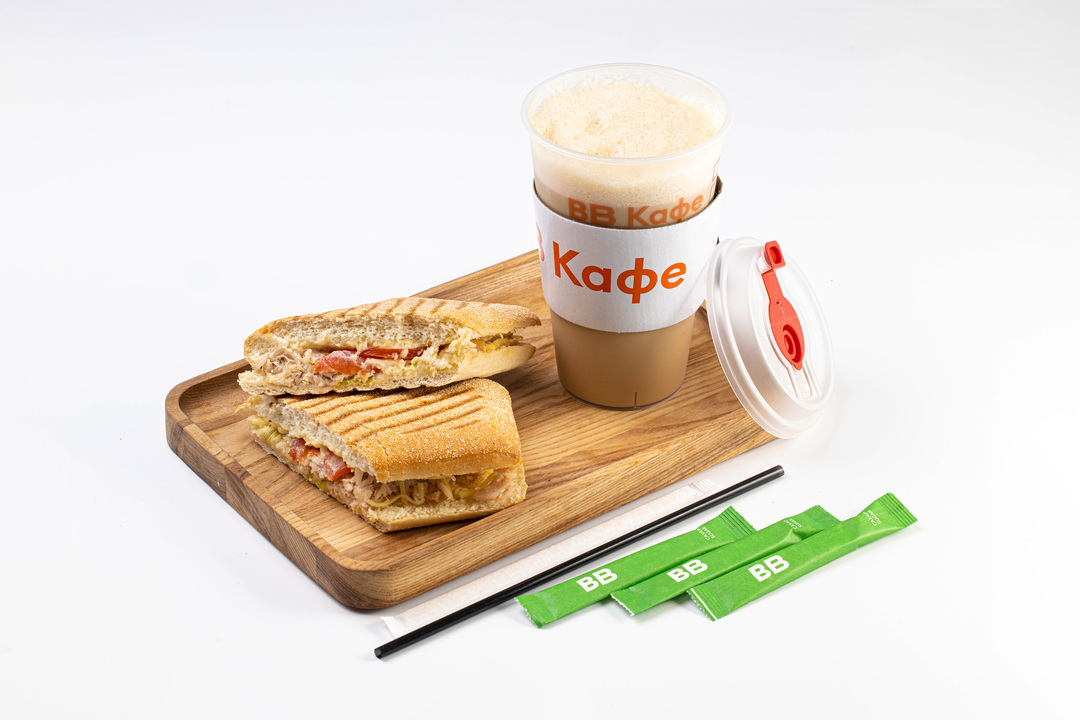 Комбо капучино 0.4 и чиабатта с курицей, пармезаном и соусом цезарь, кафе