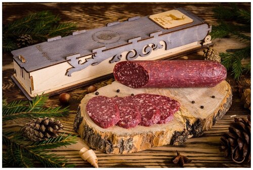 Колбаса из мяса Оленя, сырокопчёная, с сыром дорблю, в подарочной упаковке (деревянный пенал)