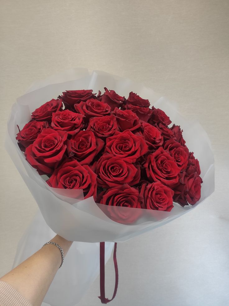 25 роз в оформлении