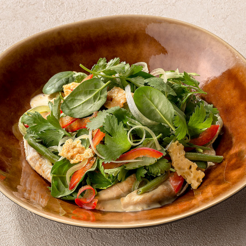 Тёплый салат с индейкой и овощами