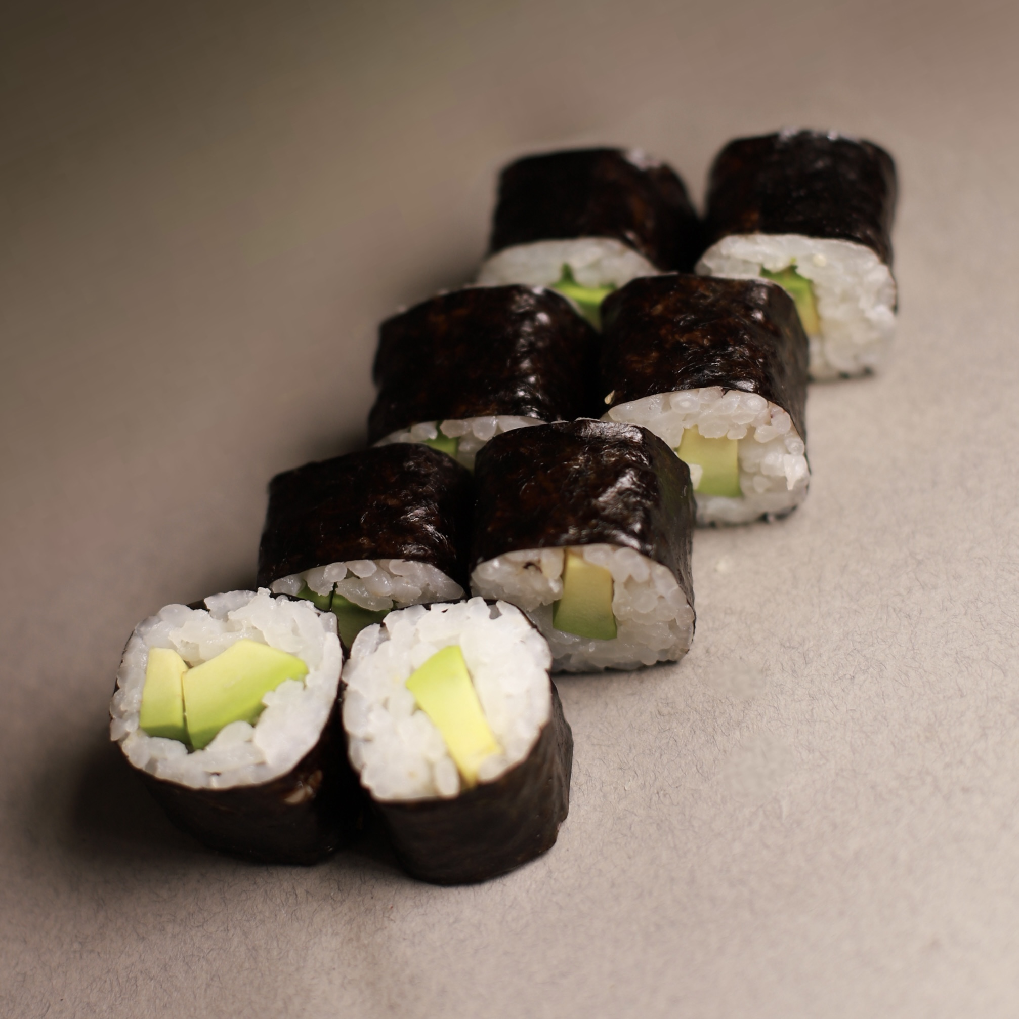 Ролл с авокадо