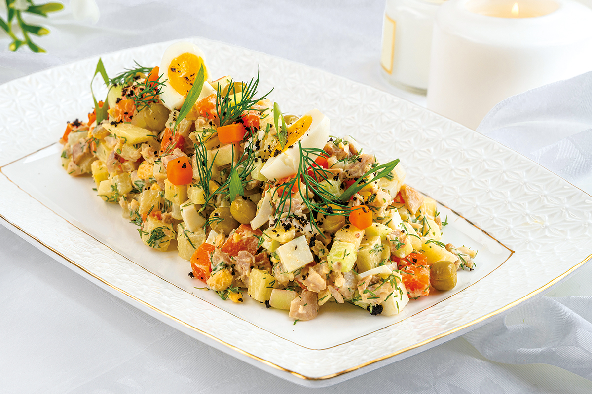 Салат Оливье с соусом кимчи