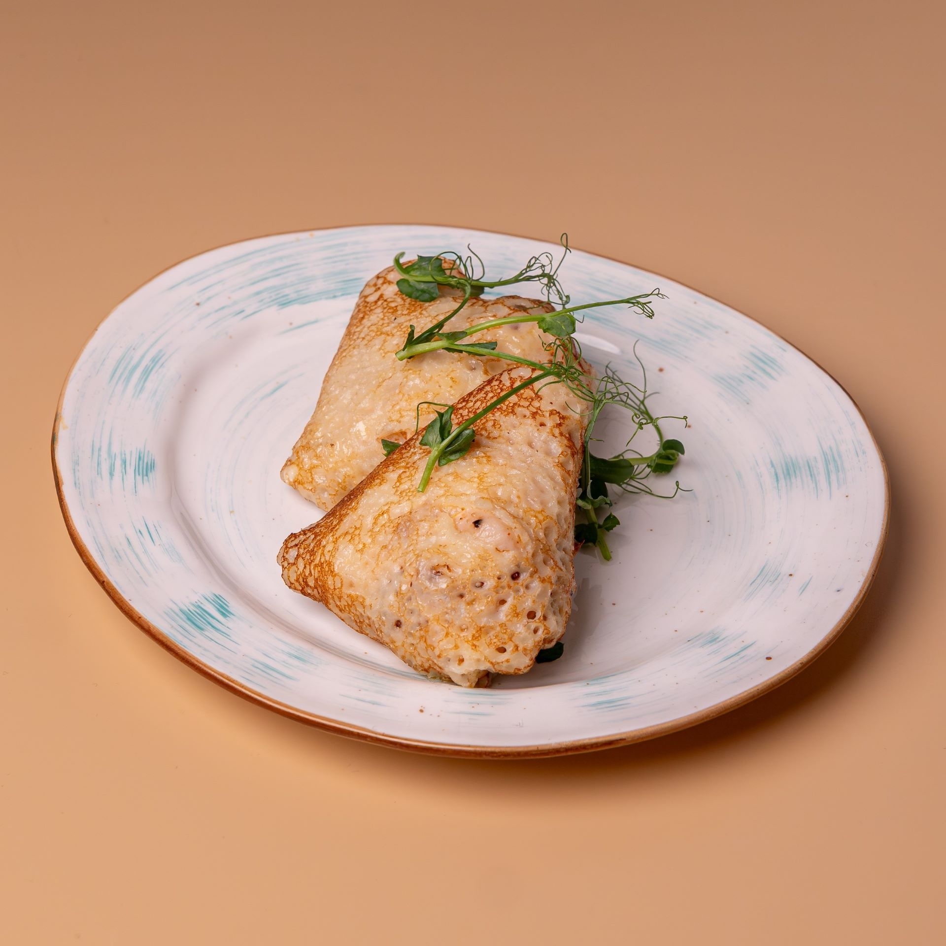 Блины с яйцом и зеленым луком