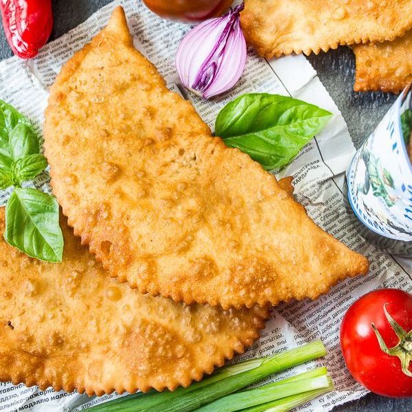 Чебурек со свининой и говядиной.