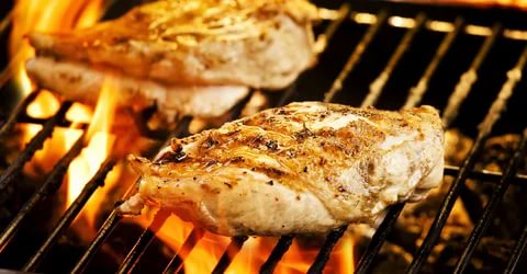 Куриная грудка на гриле с овощами