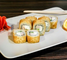 Жареный ролл с курицей