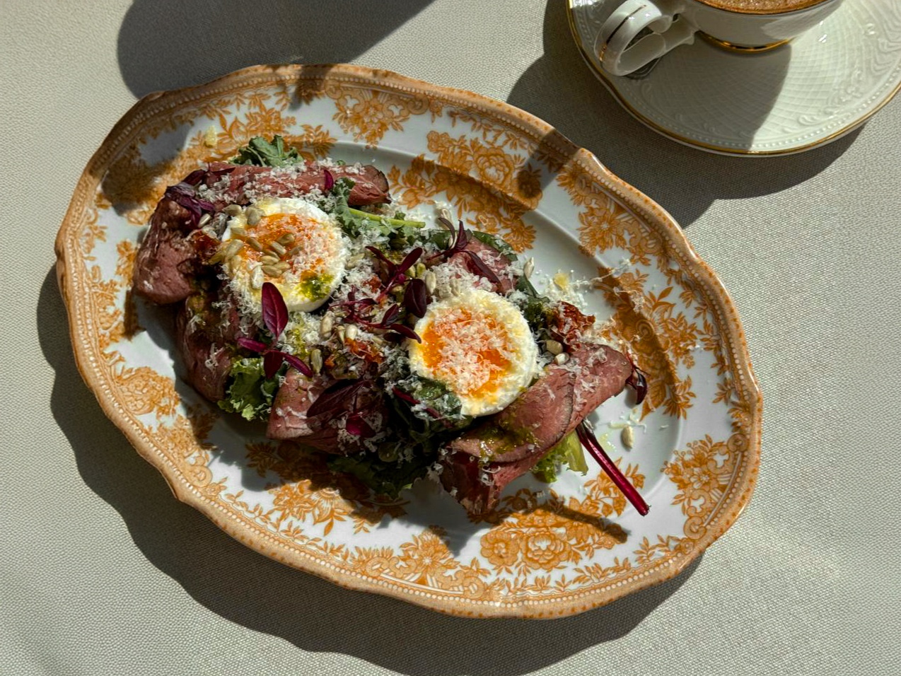 Салат тоннато с ростбифом и вялеными томатами