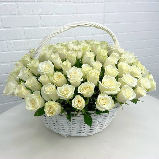 Корзина из 101 розы