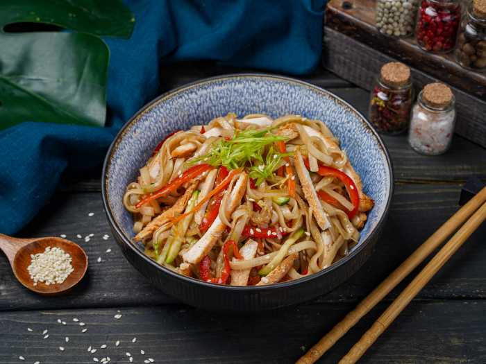 Удон с курицей