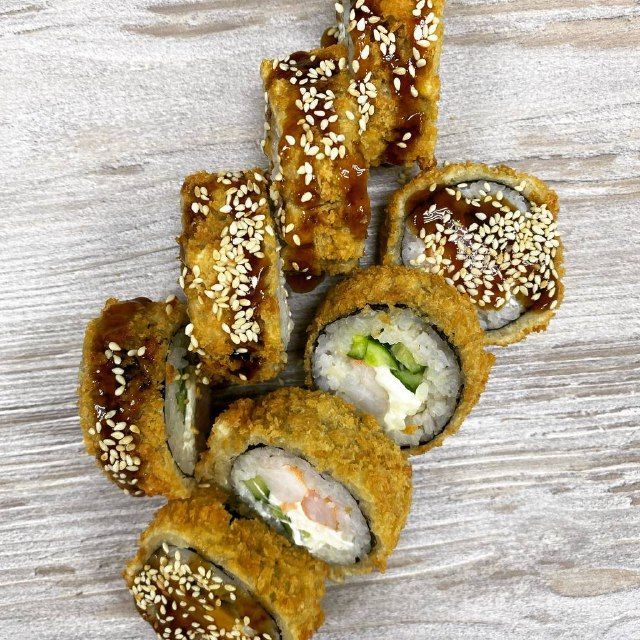 Жареный с креветкой 8 шт