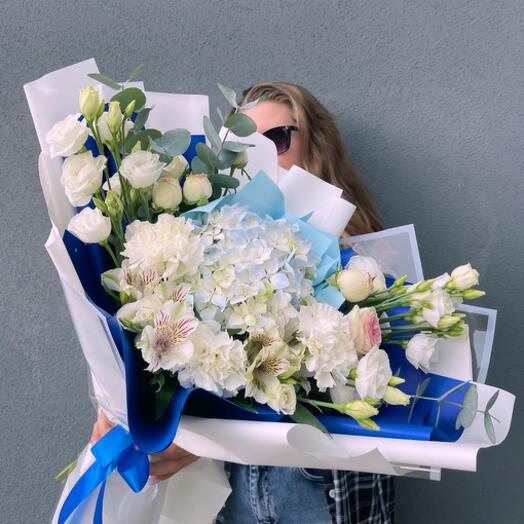 Авторский букет с гортензией