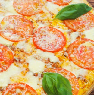 Пицца Маргарита 33 см на тонком тесте