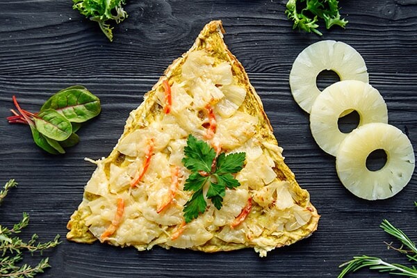 Куриная пицца с ананасами