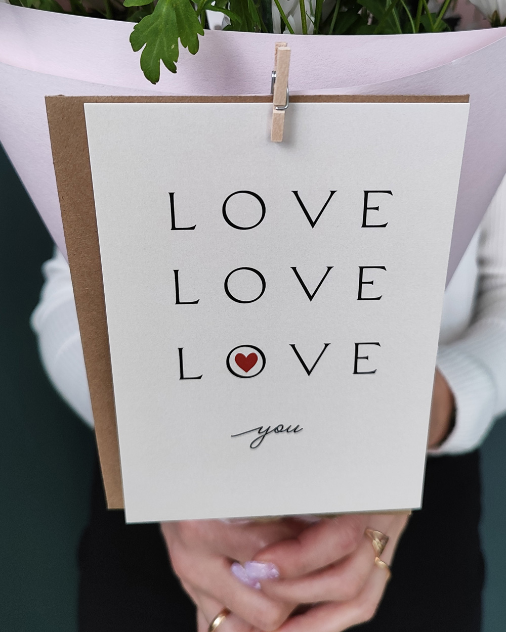 Открытка в крафтовом конверте «LOVE»