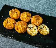 Рисовые шарики с курочкой