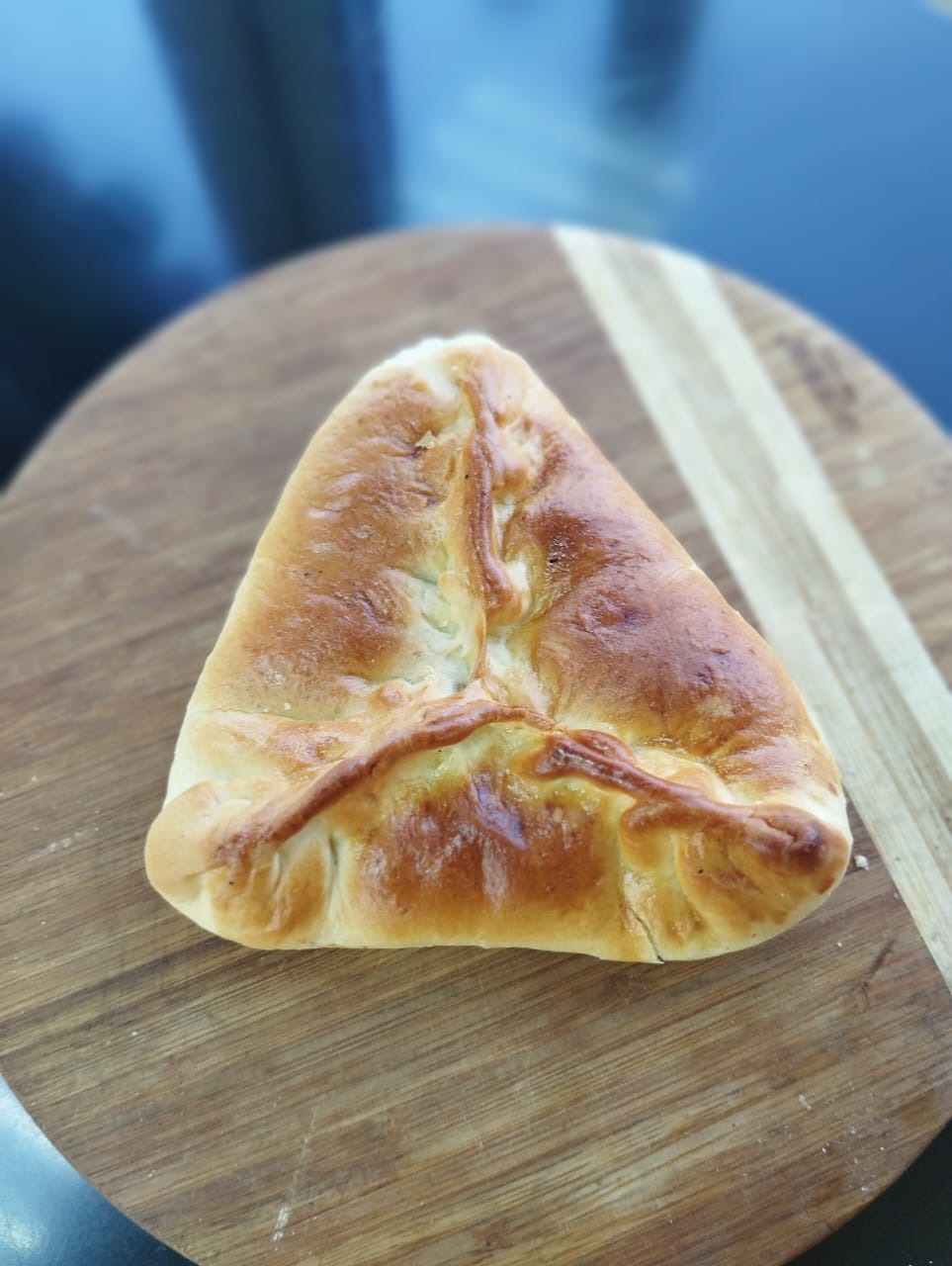 Пирожок со свежей капустой