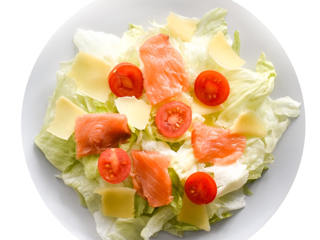 Цезарь со слабосоленым лососем