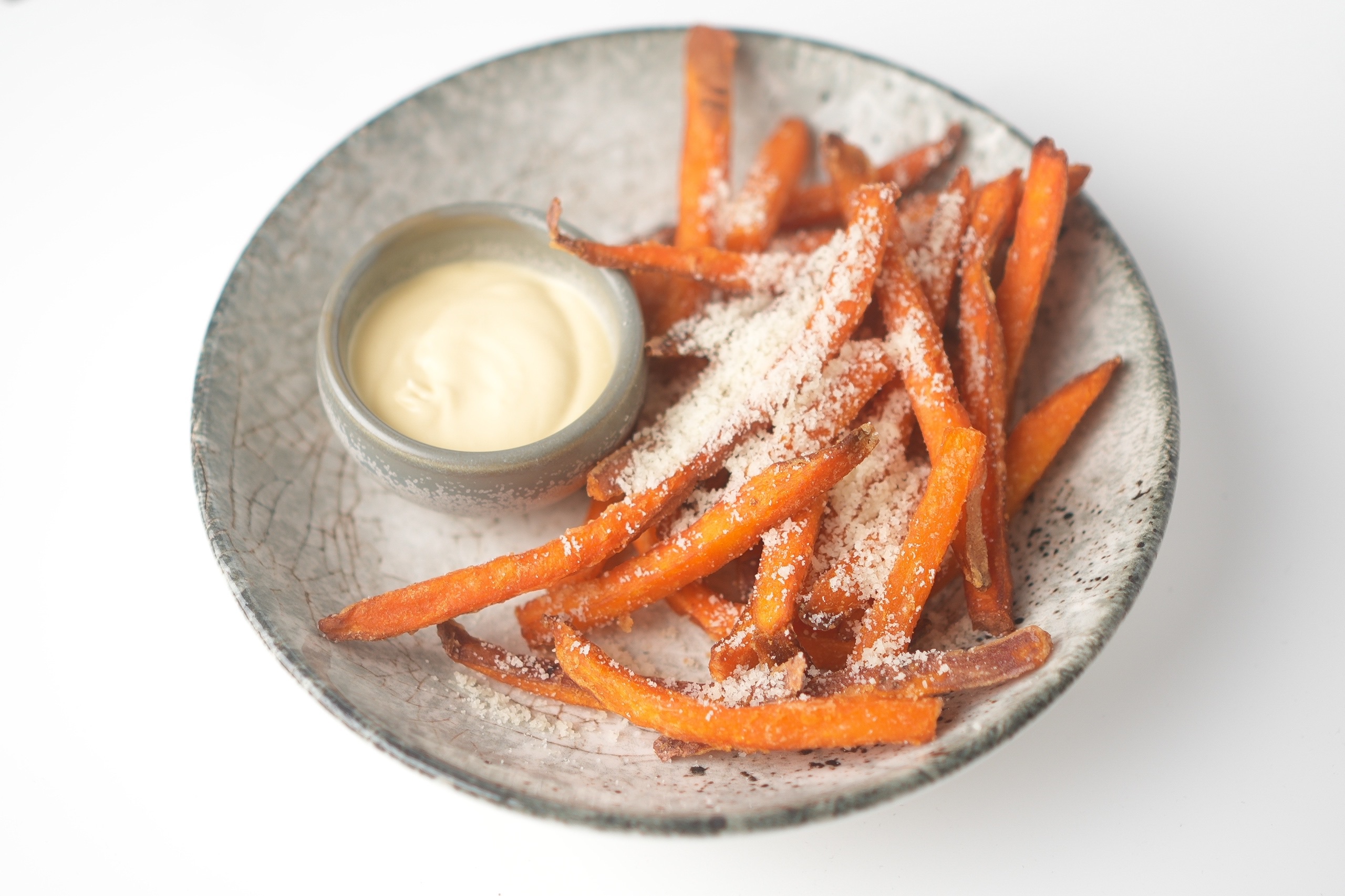 Батат фри с соусом маракуйя