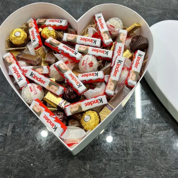 Коробочка со сладостями в форме сердца