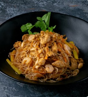 Рисовая лапша с кревет.,курицей и арахис