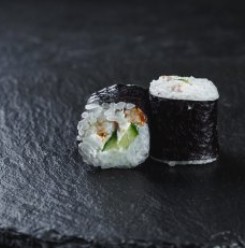 Классический с угрем огурцом и сливочным сыром