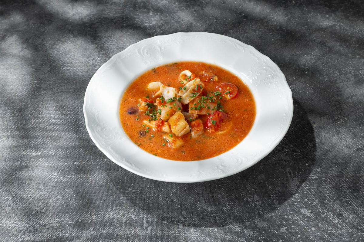 Томатный суп из морепродуктов