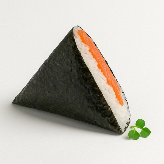 Онигири с лососем