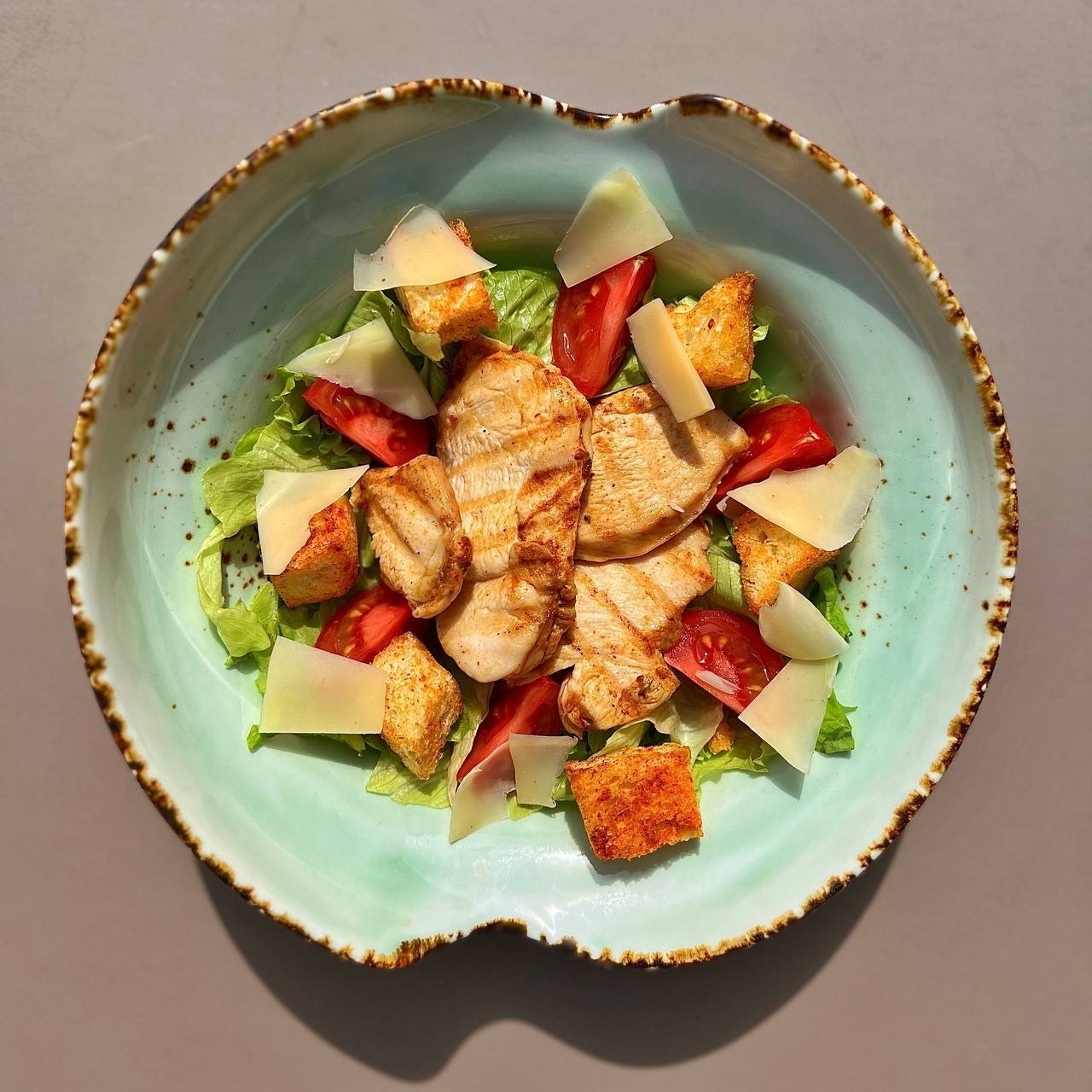 Цезарь с куриным филе