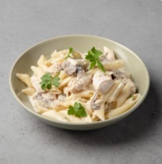 Паста с курицей в сливочно-грибном соусе