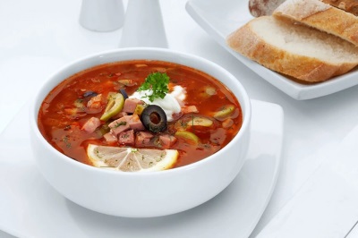 Солянка сборная мясная со сметаной