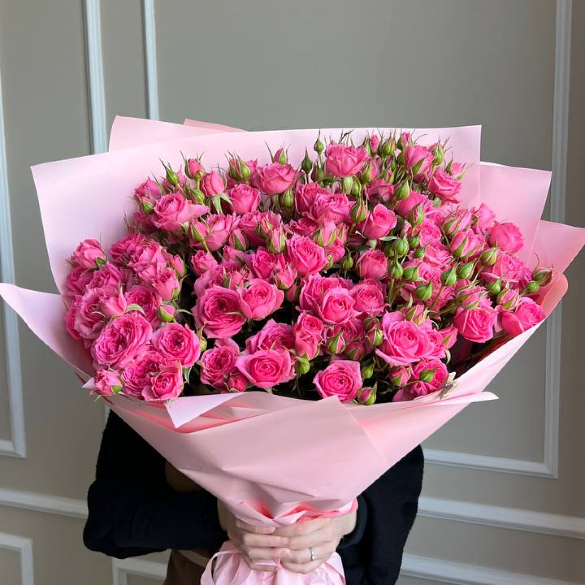 Моно букет из кустовых пионовидных роз (предзаказ)