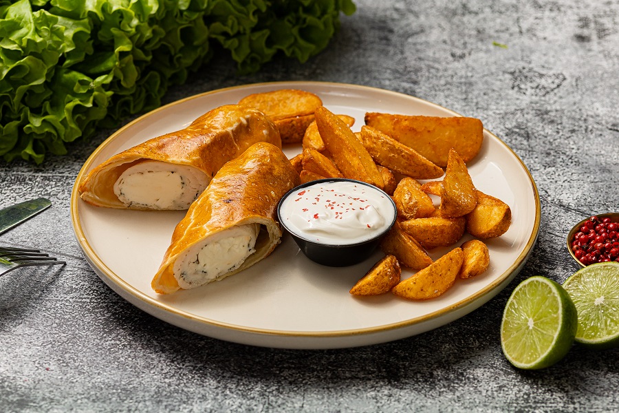 Сытный рулетик с картофельными дольками