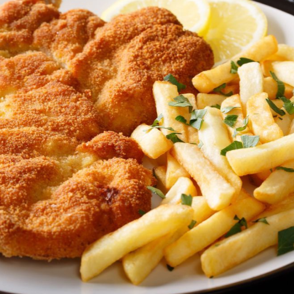 Отбивная из курицы с картофелем фри