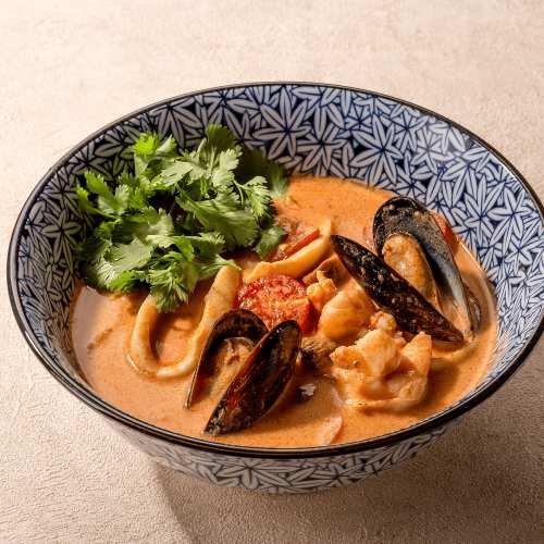 Том ям с морепродуктами