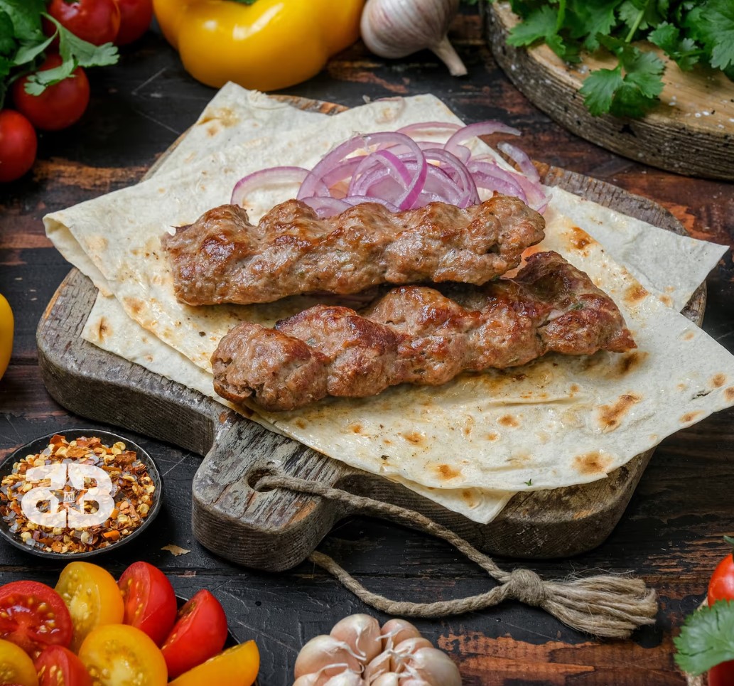 Люля-кебаб из говядины в лаваше