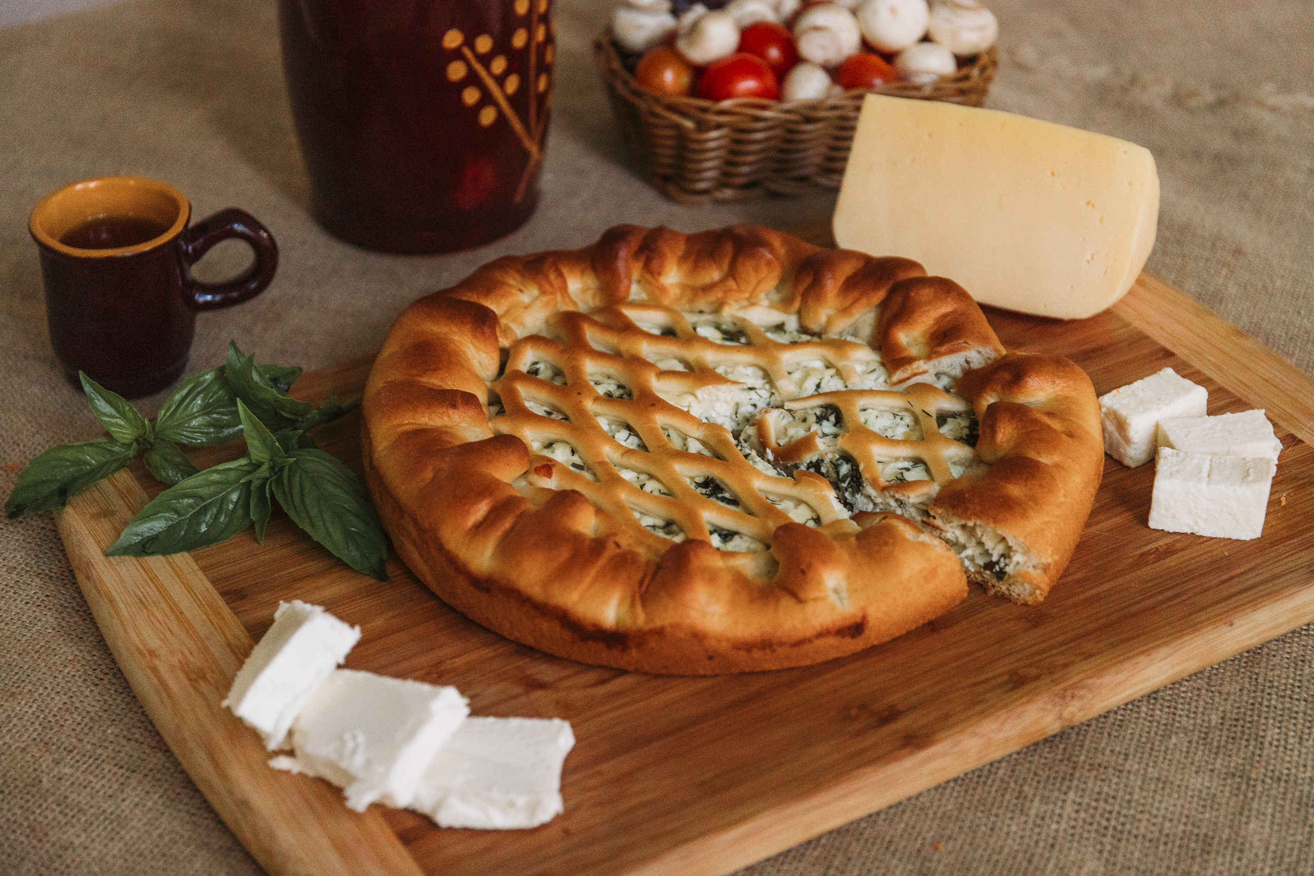 ПИРОГ "БОЛГАРСКИЙ" С СЫРОМ И ЗЕЛЕНЬЮ