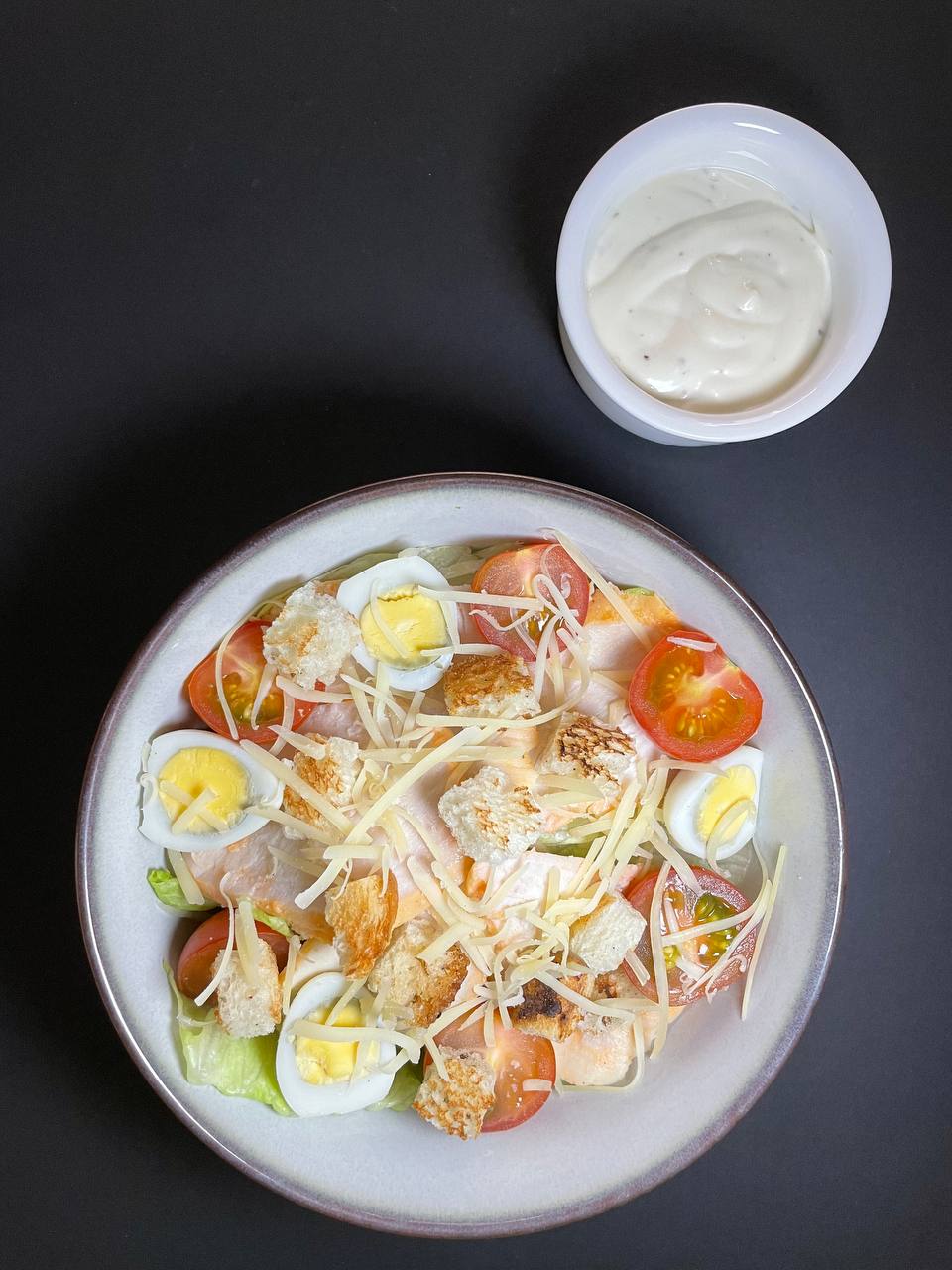 Салат Цезарь с курицей